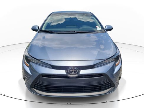 Used 2025 Toyota Corolla LE FWD image 2