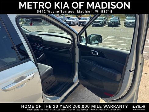 Used 2025 Kia Carnival SX Prestige FWD image 40