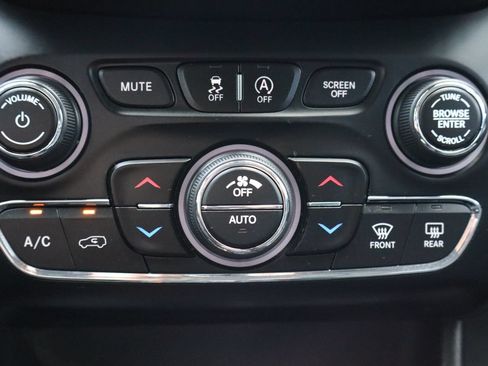 Used 2019 Jeep Cherokee Limited w/ Luxury Group AWD/4WD image 19