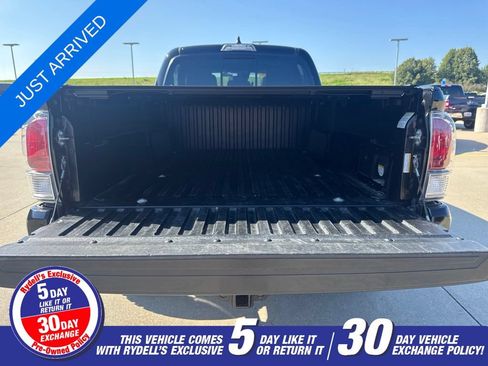 Used 2020 Toyota Tacoma TRD Sport w/ TRD Premium Sport Package AWD/4WD image 34