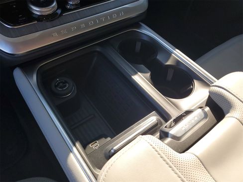 Certified 2025 Ford Expedition Platinum w/ Platinum Ultimate Package image 28