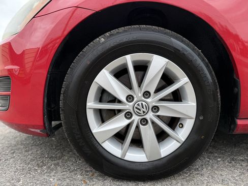 Used 2015 Volkswagen Golf S image 27