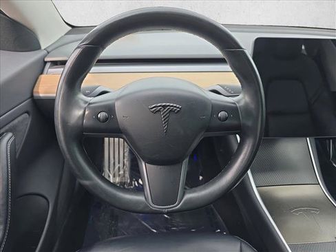 Used 2018 Tesla Model 3 Long Range image 17