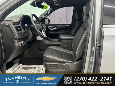 Used 2023 GMC Yukon XL SLT AWD/4WD image 9
