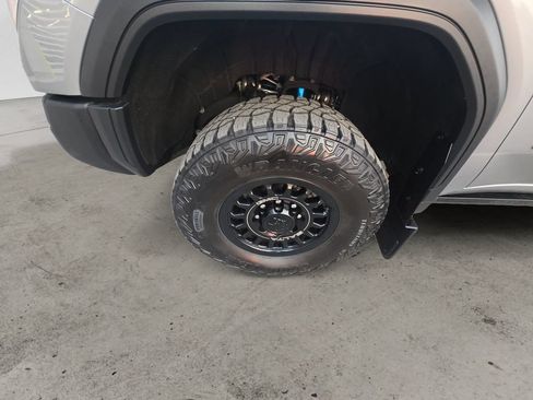 Certified 2025 GMC Sierra 2500 AT4X w/ AT4X AEV Edition AWD/4WD image 9