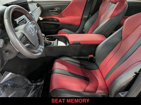 Used 2025 Lexus ES 350 F Sport image 3