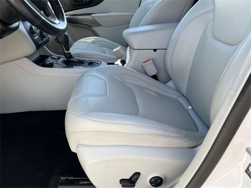 Used 2021 Jeep Cherokee Latitude Lux w/ Comfort/Convenience Group image 24