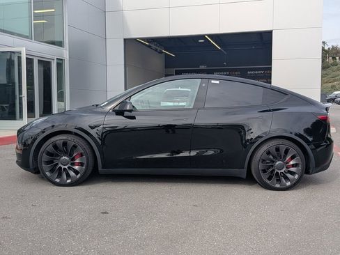 Used 2022 Tesla Model Y Performance image 3