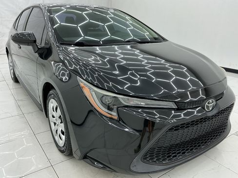 Used 2021 Toyota Corolla LE FWD image 3