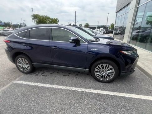 Used 2021 Toyota Venza XLE w/ Softex Package AWD/4WD image 2