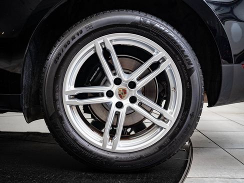 Used 2018 Porsche Macan image 12