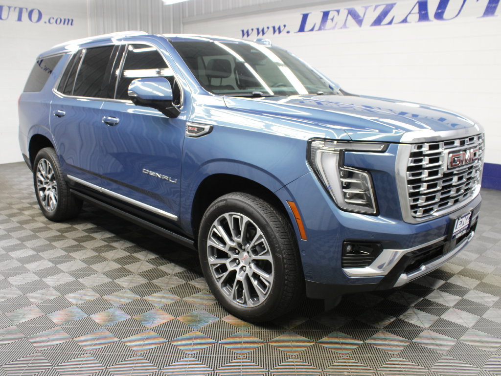 Used 2026 GMC Yukon Denali w/ Sun & Power Step Package AWD/4WD image 3