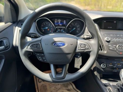 Used 2018 Ford Focus SE FWD image 21