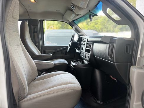 Used 2018 GMC Savana 3500 LT w/ LT Preferred Equipment Group image 25