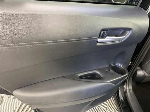 Used 2022 Toyota Corolla Cross XLE image 26