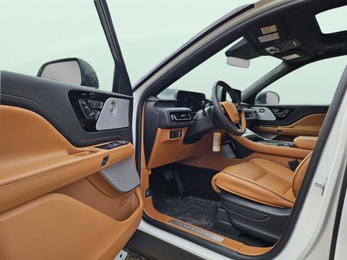 New 2026 Lincoln Aviator Black Label w/ Dynamic Handling Package image 9