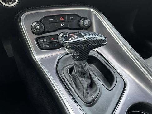 Used 2015 Dodge Challenger SXT image 22