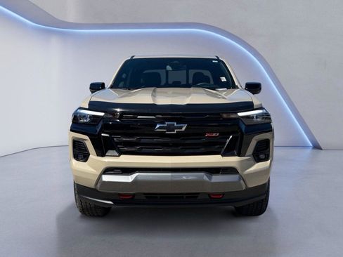 Used 2024 Chevrolet Colorado Z71 w/ LPO, Dark Essentials Package image 9