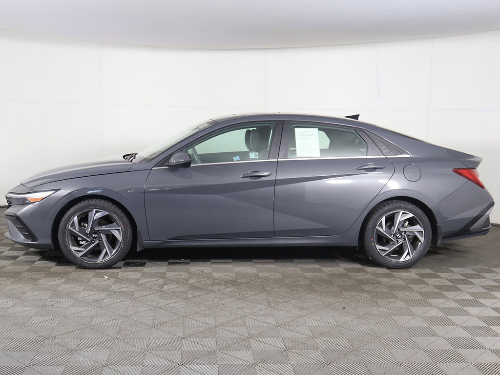 Used 2024 Hyundai Elantra SEL w/ Convenience Package FWD image 17