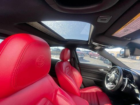 Used 2022 Alfa Romeo Giulia Veloce image 6