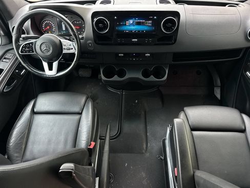Used 2020 Mercedes-Benz Sprinter 2500 image 12
