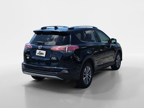 Used 2018 Toyota RAV4 XLE AWD/4WD image 4