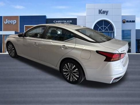 Used 2024 Nissan Altima 2.5 SV FWD image 4