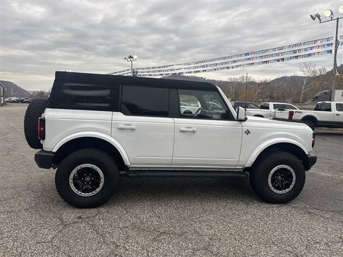 Used 2023 Ford Bronco Outer Banks image 3