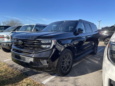 New 2026 Ford Expedition Max Platinum w/ Stealth Appearance Package image 4