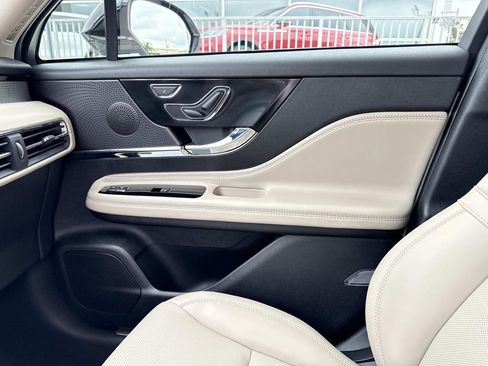 New 2026 Lincoln Corsair Premiere image 22