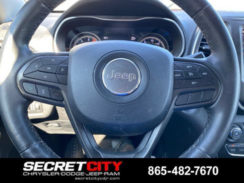 Used 2019 Jeep Cherokee Trailhawk w/ Cold Weather Group AWD/4WD image 17