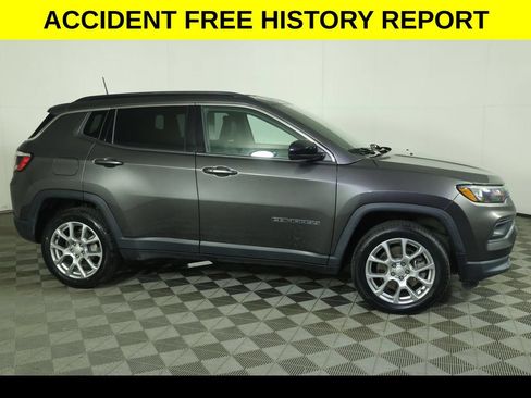 Used 2023 Jeep Compass Latitude AWD/4WD image 2