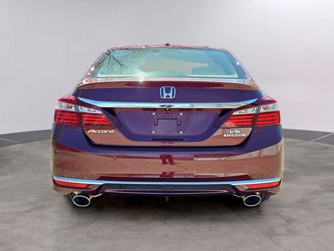 Used 2017 Honda Accord Touring image 5