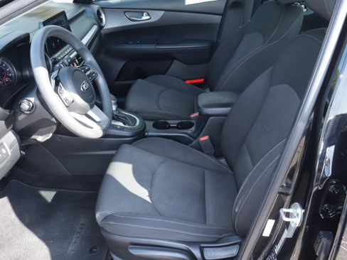 Used 2021 Kia Forte LXS FWD image 7