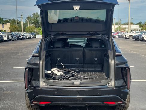 Used 2024 Cadillac Lyriq Sport RWD image 10