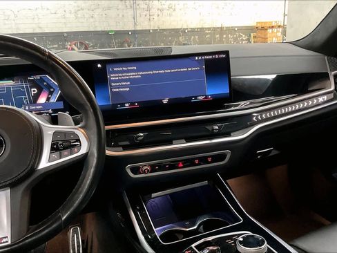 Used 2023 BMW X7 xDrive40i w/ M Sport Package image 9