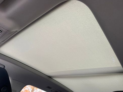 New 2025 Volkswagen Tiguan SE image 21