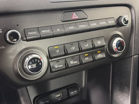 Used 2021 Kia Sportage LX AWD/4WD image 21