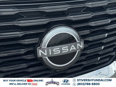 Used 2023 Nissan Rogue SV FWD image 7