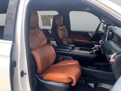 Certified 2020 Lincoln Navigator L Reserve w/ Luxury Package AWD/4WD image 8