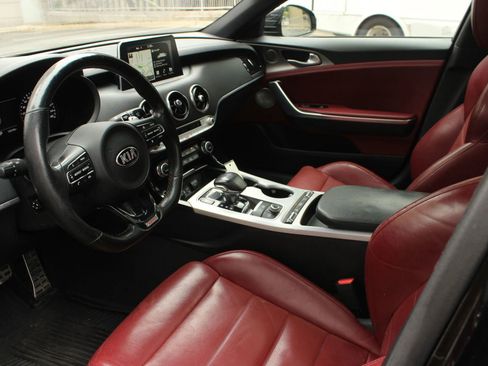 Used 2018 Kia Stinger GT2 image 13