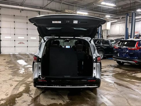 Used 2024 Toyota Sienna Platinum image 30