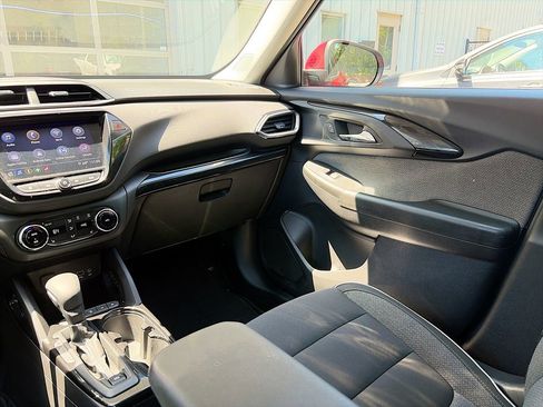 Used 2021 Chevrolet TrailBlazer LT w/ Convenience Package FWD image 24