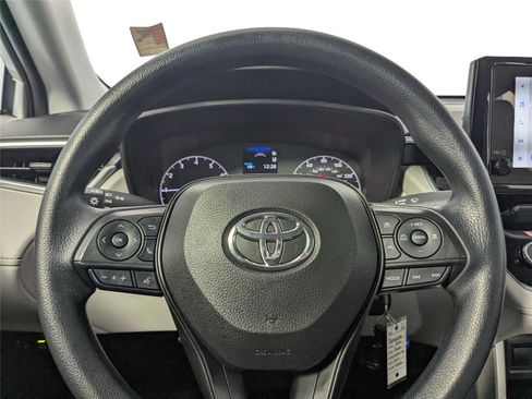Used 2024 Toyota Corolla Cross L image 11