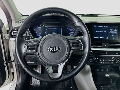 Used 2020 Kia Niro EX image 12