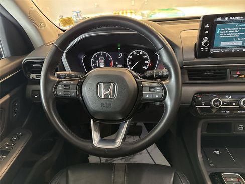 Used 2023 Honda Pilot Touring image 11