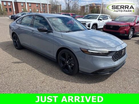 Used 2023 Honda Accord Sport image 2