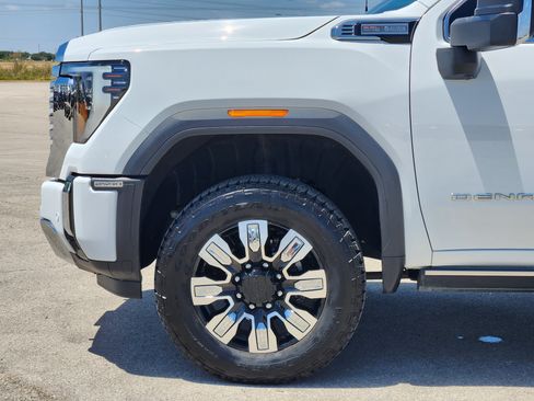 Used 2026 GMC Sierra 2500 Denali w/ Denali Reserve Package AWD/4WD image 9