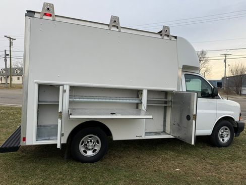 Used 2018 Chevrolet Express 3500 image 6