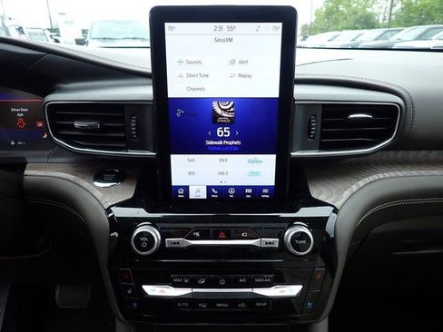 Used 2022 Ford Explorer Platinum w/ Technology Package AWD/4WD image 29